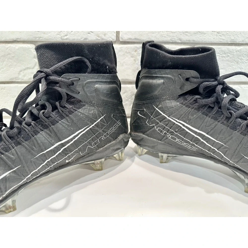 Nike dominate field